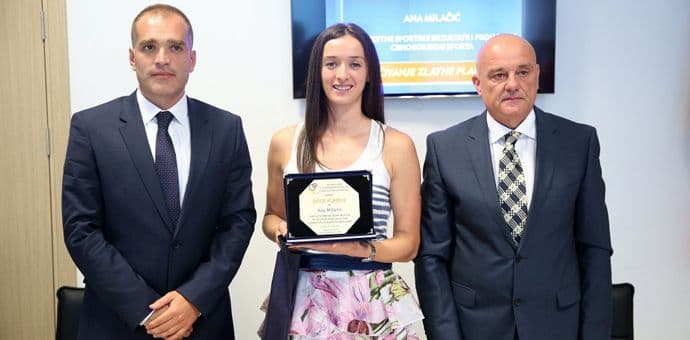 Zlatna plaketa uručena Ani Milačić Zlatna plaketa uručena Ani Milačić
