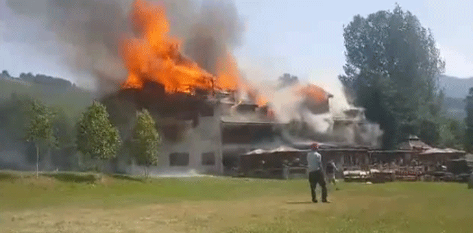 Plav: Izgorio hotel "Kula Damjanova" Plav: Izgorio hotel "Kula Damjanova"