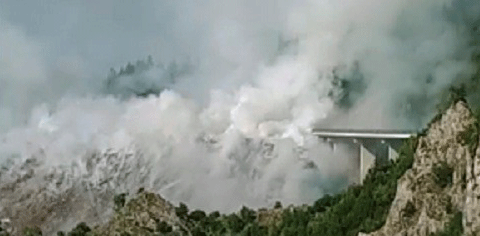 Rožaje: Dim sa deponije ugrožava vozače Rožaje: Dim sa deponije ugrožava vozače