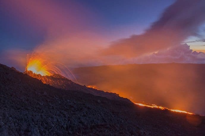 Indonezija: Pao helikopter u blizini erupcije vulkana, osam poginulih Indonezija: Pao helikopter u blizini erupcije vulkana, osam poginulih