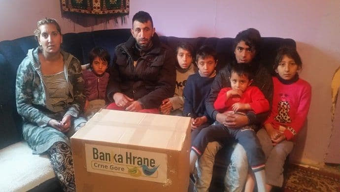 Pomozimo devetočlanoj porodici Asanović, koja živi u jako teškim uslovima Pomozimo devetočlanoj porodici Asanović, koja živi u jako teškim uslovima