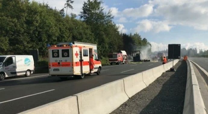 Izgorio autobus, 31 osoba povrijeđena, 17 putnika "nestalo" Izgorio autobus, 31 osoba povrijeđena, 17 putnika "nestalo"