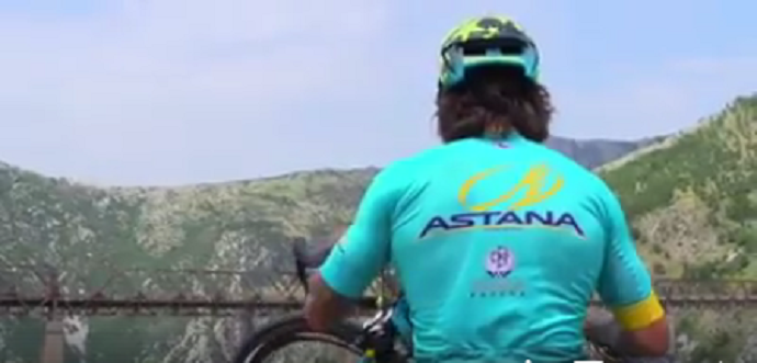 Ne činite to: Suluda vožnja mostom na Maloj rijeci! Ne činite to: Suluda vožnja mostom na Maloj rijeci!