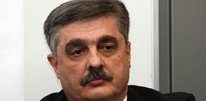 Uzbuna na FPN-u: Studenti traže izuzeće profesora Ranka Mujovića Uzbuna na FPN-u: Studenti traže izuzeće profesora Ranka Mujovića