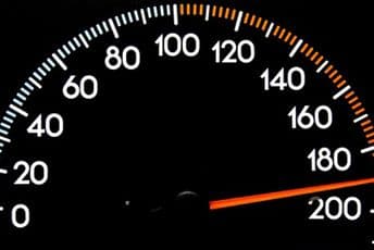 Na putu Nikšić-Kotor vozio brzinom od 193 km/h, oduzeta mu vozačka