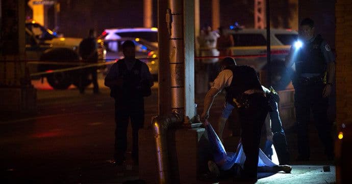 Krvavi bilans praznika u Čikagu: Ubijeno 15 ljudi (VIDEO) Krvavi bilans praznika u Čikagu: Ubijeno 15 ljudi (VIDEO)