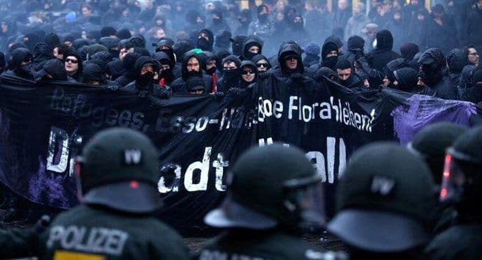 Uoči samita G20: Haos na ulicama Hamburga (VIDEO) Uoči samita G20: Haos na ulicama Hamburga (VIDEO)