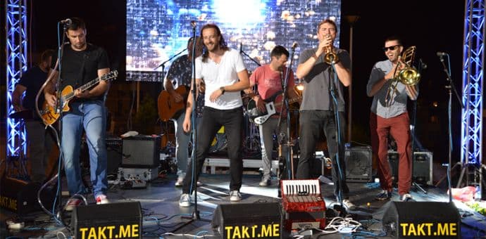 Party Bus u Crnoj Gori: Juče Plužine, večeras Bar Party Bus u Crnoj Gori: Juče Plužine, večeras Bar