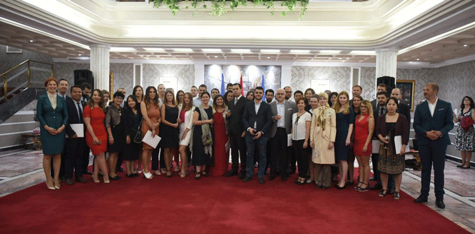 Uručeni sertifikati polaznicima Ljetnje škole za mlade diplomate Uručeni sertifikati polaznicima Ljetnje škole za mlade diplomate