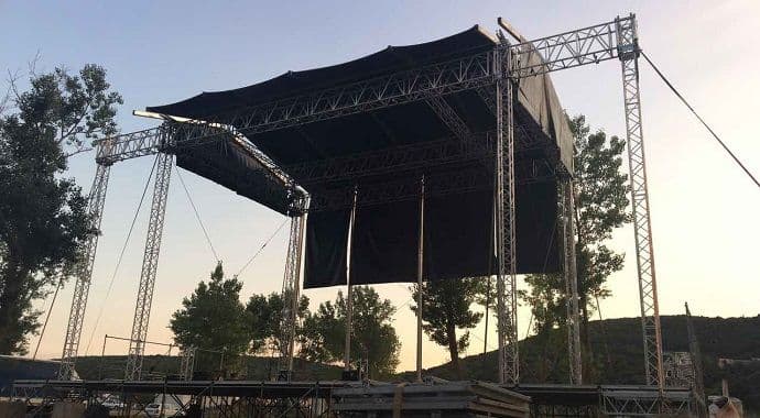 Završene pripreme za Sea Dance, podižu se prve bine na Jazu! Završene pripreme za Sea Dance, podižu se prve bine na Jazu!