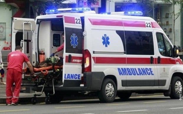 Preminuo u bolnici: Prikolica pala na dječaka (11) dok se igrao u dvorištu Preminuo u bolnici: Prikolica pala na dječaka (11) dok se igrao u dvorištu