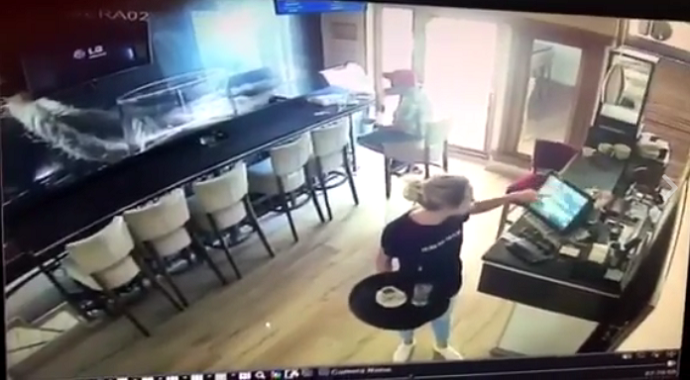 Treća epizoda: Nema ljeba bez dojča i ukradenog pazara (Video) Treća epizoda: Nema ljeba bez dojča i ukradenog pazara (Video)