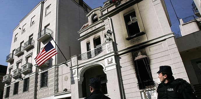 Pet policajaca optuženo zbog paljenja Ambasade SAD Pet policajaca optuženo zbog paljenja Ambasade SAD
