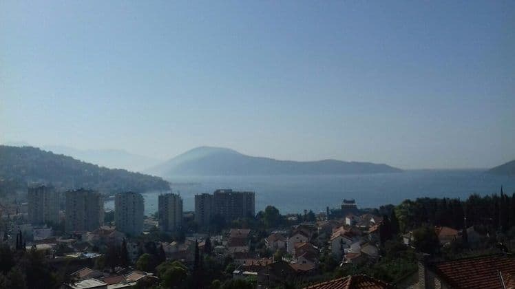 Bokokotorski zaliv u dimu zbog požara kod Lovanje Bokokotorski zaliv u dimu zbog požara kod Lovanje