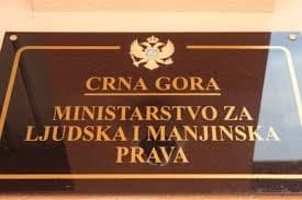 Bez državnih zastava u sjedištima savjeta i političkih partija? Bez državnih zastava u sjedištima savjeta i političkih partija?