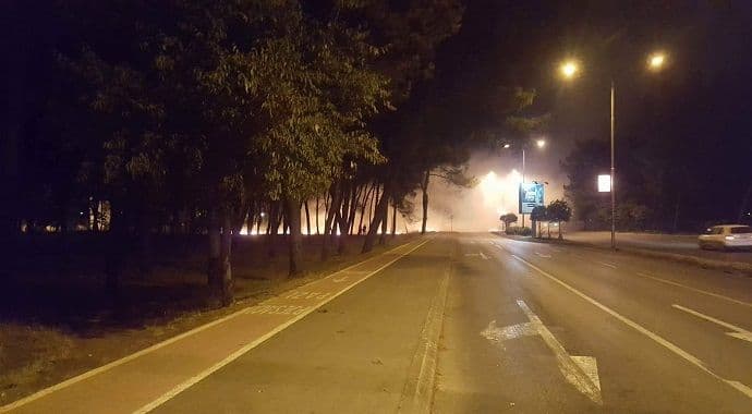 Vjetar razbuktao požare u Podgorici Vjetar razbuktao požare u Podgorici