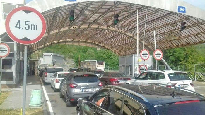 UP: Na graničnim prelazima dnevno prođe do 13.000 turista UP: Na graničnim prelazima dnevno prođe do 13.000 turista