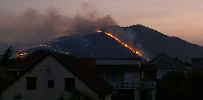 U Podgorici 50 požara: Od večeras dežurstva na brdu Ljubović i u Zagoriču U Podgorici 50 požara: Od večeras dežurstva na brdu Ljubović i u Zagoriču