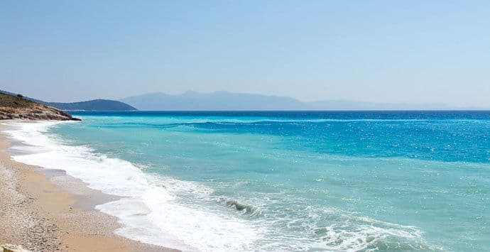 Mladić skočio da spasi djevojke, svi nastradali Mladić skočio da spasi djevojke, svi nastradali