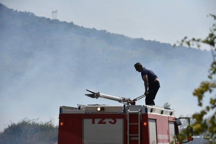 Veliki požar u Budvi, sve ekipe na terenu Veliki požar u Budvi, sve ekipe na terenu