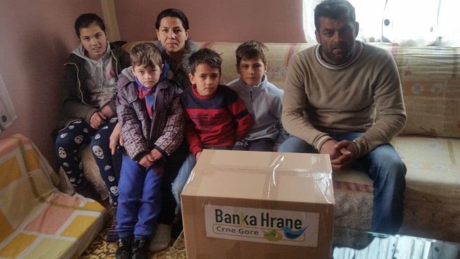 Pomozimo mladoj romskoj porodici Pomozimo mladoj romskoj porodici