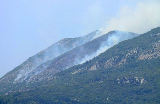 Hrvatski kanaderi gase iznad Sutorine Hrvatski kanaderi gase iznad Sutorine