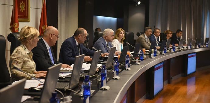 Vlada za nagrade hrabrim vatrogascima izdvojila 230.000 eura Vlada za nagrade hrabrim vatrogascima izdvojila 230.000 eura