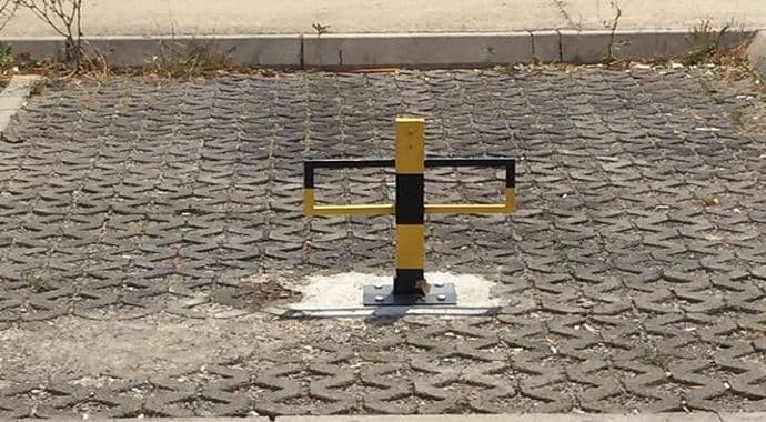 Građani reaguju: Ljudi blokiraju parking kao da je njihov Građani reaguju: Ljudi blokiraju parking kao da je njihov