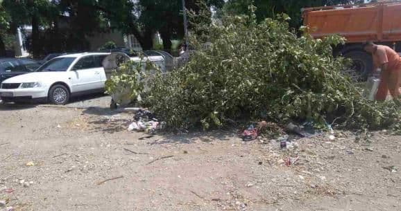 Intenzivni radovi na čišćenju javnih površina i uklanjanju komunalnog otpada Intenzivni radovi na čišćenju javnih površina i uklanjanju komunalnog otpada