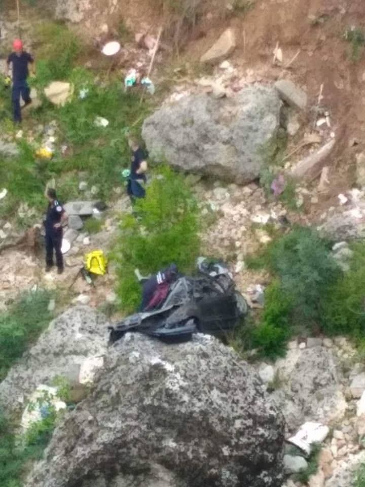 Bioče: Vozilo sletjelo u Moraču, jedna osoba stradala Bioče: Vozilo sletjelo u Moraču, jedna osoba stradala