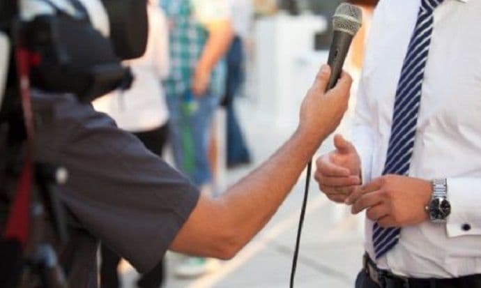 Odnos partijskih funkcionera prema novinarima: Jedni miljenici, na druge ljuti do daljnjeg Odnos partijskih funkcionera prema novinarima: Jedni miljenici, na druge ljuti do daljnjeg