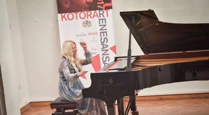 KotorArt: Nastupila Jutjub zvijezda Valentina Lisica KotorArt: Nastupila Jutjub zvijezda Valentina Lisica