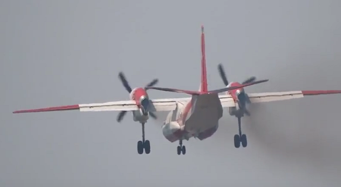 Antonov u akciji gašenja požara (Video) Antonov u akciji gašenja požara (Video)