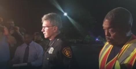 UŽAS U TEKSASU Na parkingu nađena prikolica puna mrtvih ljudi UŽAS U TEKSASU Na parkingu nađena prikolica puna mrtvih ljudi