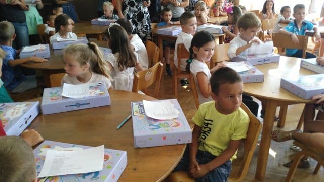 Hercegnovska opština poklanja udžbenike prvacima Hercegnovska opština poklanja udžbenike prvacima