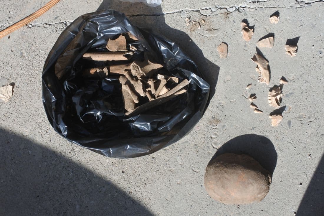 Cetinje: Tokom rekonstrukcije ulice našli ostatke ljudskog skeleta Cetinje: Tokom rekonstrukcije ulice našli ostatke ljudskog skeleta