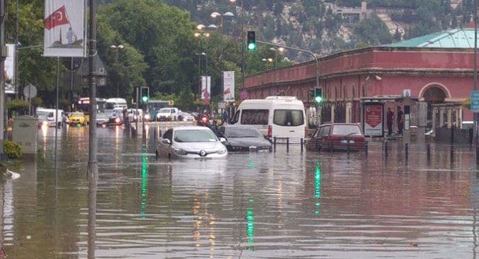 Istanbul: Najmanje deset povrijeđenih u nevremenu Istanbul: Najmanje deset povrijeđenih u nevremenu