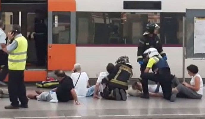 Barselona: Voz udario u peron, najmanje 48 povrijeđenih Barselona: Voz udario u peron, najmanje 48 povrijeđenih