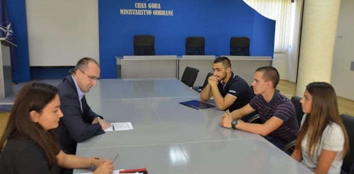 Volkov sa kadetima koji će se školovati u Hrvatskoj i Makedoniji Volkov sa kadetima koji će se školovati u Hrvatskoj i Makedoniji