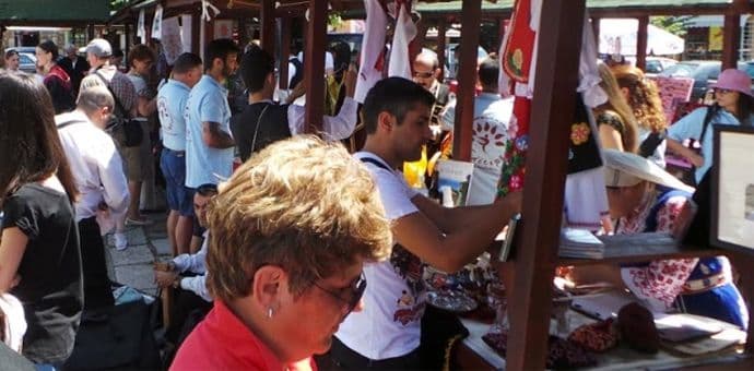 Peti Sajam suvenira na Dvorskom trgu Peti Sajam suvenira na Dvorskom trgu