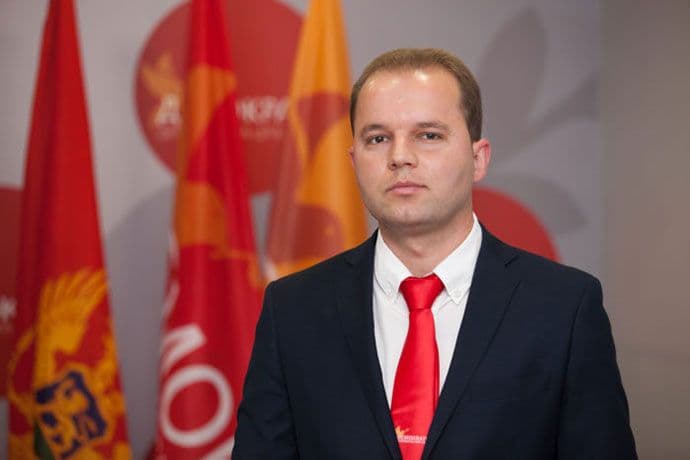 Camaj Nikoliću: Ispucali ste četnike i Miloševića, sad je red na Koštunicu Camaj Nikoliću: Ispucali ste četnike i Miloševića, sad je red na Koštunicu