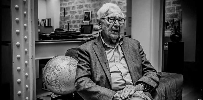 Preminuo legendarni foto urednik Džon Moris Preminuo legendarni foto urednik Džon Moris