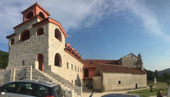 Devastacija Manastira Podlastva: Državne službe branile kulturno dobro - ćutanjem Devastacija Manastira Podlastva: Državne službe branile kulturno dobro - ćutanjem