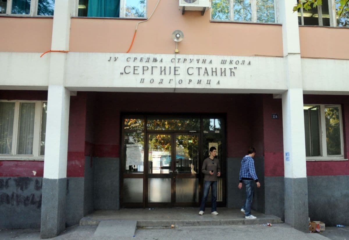 Revizija poslovanja škole „Sergije Stanić“: Da su se trudili ne bi mogli više griješiti Revizija poslovanja škole „Sergije Stanić“: Da su se trudili ne bi mogli više griješiti