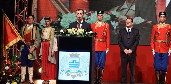 Bošković otkrio spomenik na Trgu: Hvala vam na slobodi u kojoj sada uživamo (Foto) Bošković otkrio spomenik na Trgu: Hvala vam na slobodi u kojoj sada uživamo (Foto)