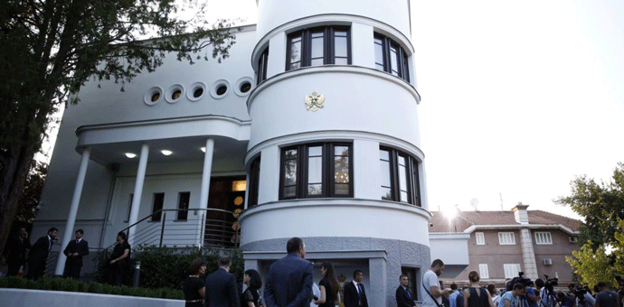 Za školarinu dvoje djece službenika Ambasade u Beogradu - 16.250 eura Za školarinu dvoje djece službenika Ambasade u Beogradu - 16.250 eura