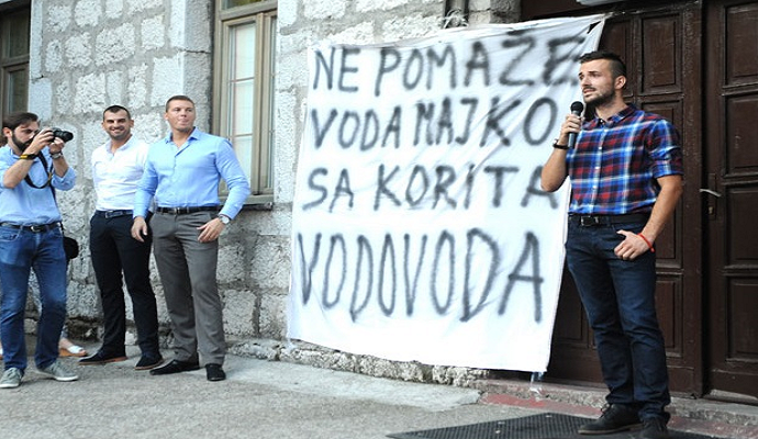 URA DPS-u: Naša budućnost je slobodno Cetinje, a vaša prugaste uniforme URA DPS-u: Naša budućnost je slobodno Cetinje, a vaša prugaste uniforme