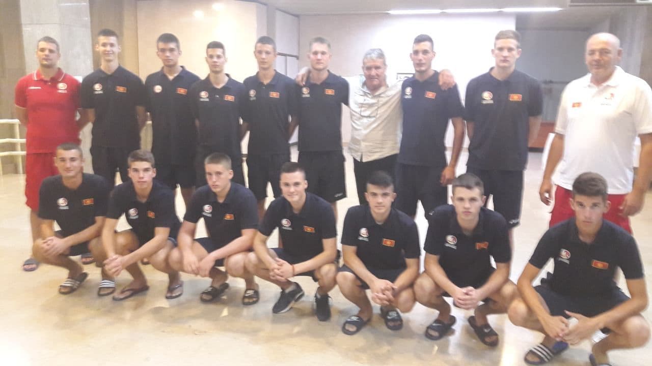 Odbojkaška legenda Miodrag Skale Gvozdenović posjetio kadete Odbojkaška legenda Miodrag Skale Gvozdenović posjetio kadete