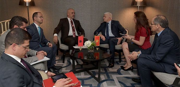 Rama na sastanak sa Markovićem došao u bijelim patikama Rama na sastanak sa Markovićem došao u bijelim patikama