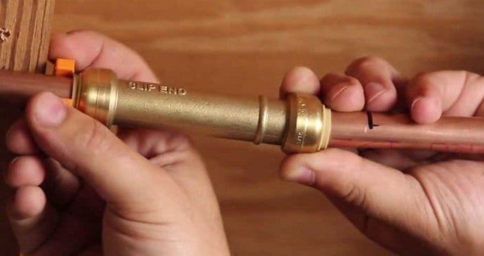 Podgoričanin prijetnjama spriječio radnike Vodovoda da otklone kvar Podgoričanin prijetnjama spriječio radnike Vodovoda da otklone kvar